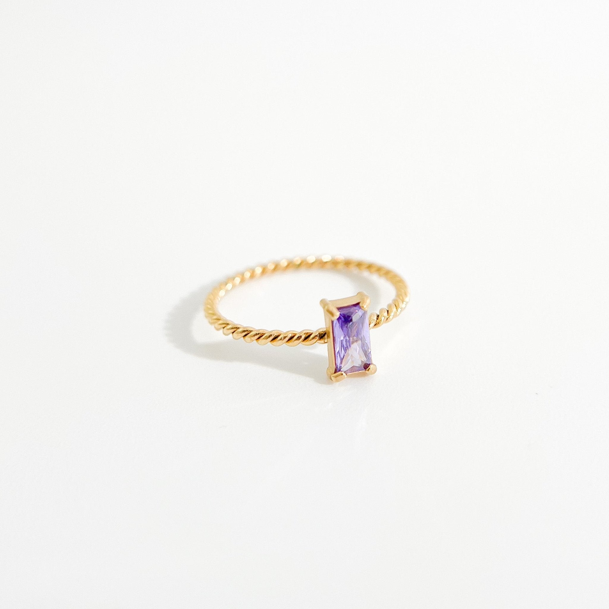 Twisted Rectangle Gem Gold Ring